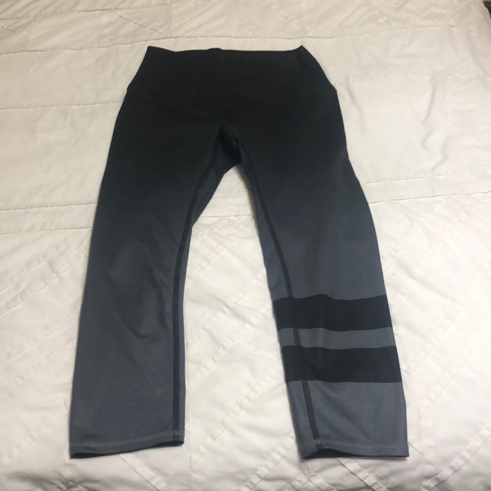 ALO Yoga High Waisted Black->Grey ombré leggings!